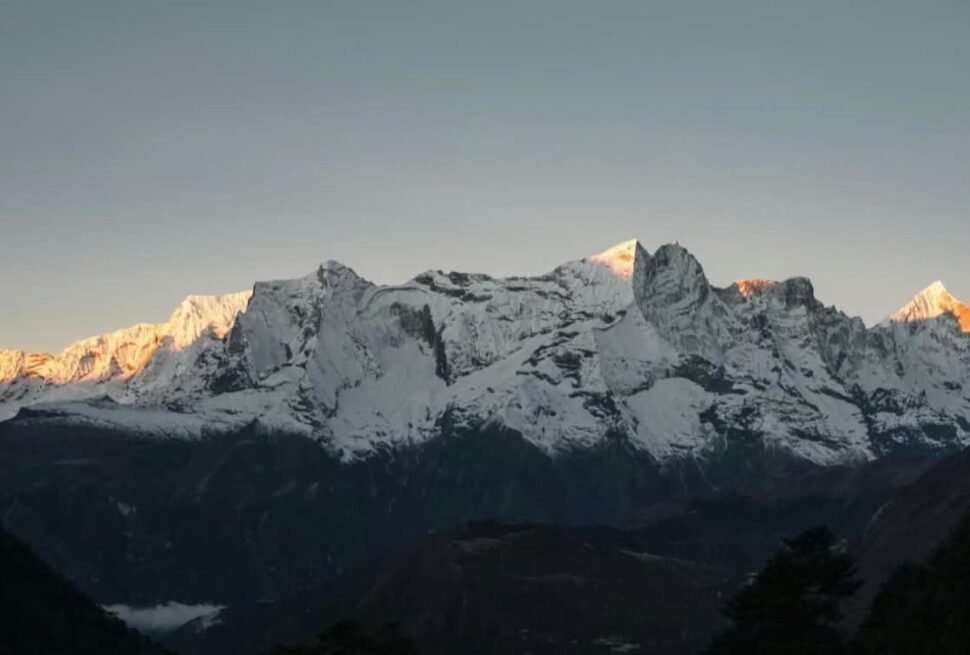 Everest Base Camp Trek in May: Summit Season, Warm Temperatures and Pre-Monsoon Timing