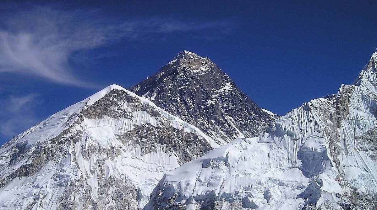 Everest Base Camp Trek in May: Summit Season, Warm Temperatures and Pre-Monsoon Timing