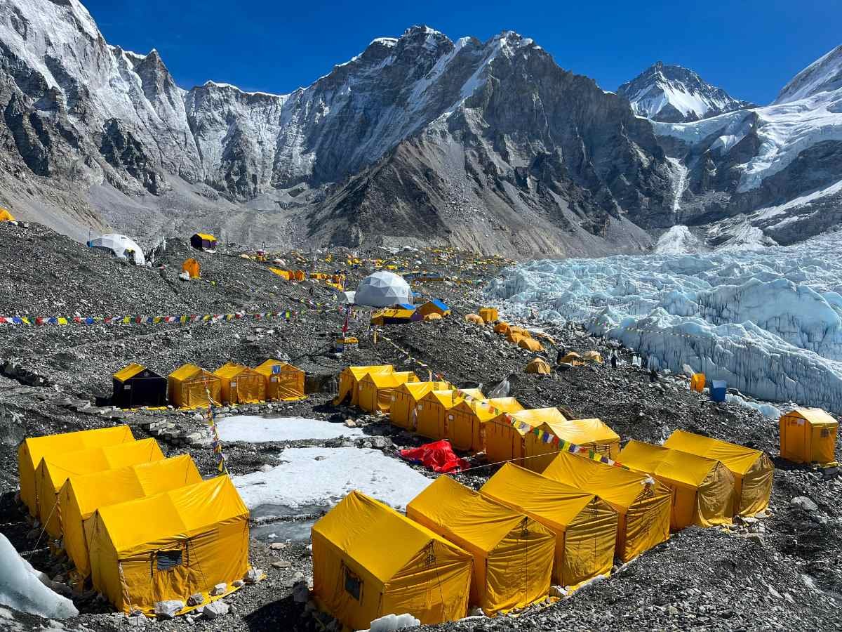 EBC trek route through Khumbu valley Nepal